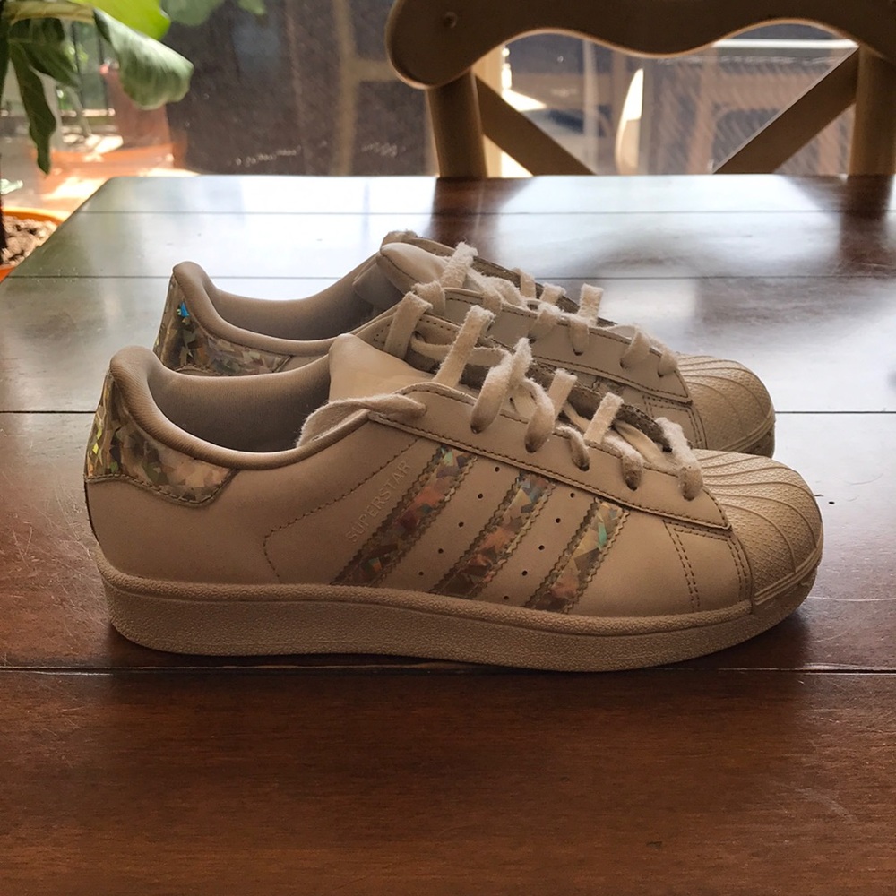 Girls Adidas Shell-toe - Picture 2 of 3